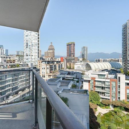 Amazing Views ! Leather Furniture ! Cozy Condo! Vancouver Exterior photo