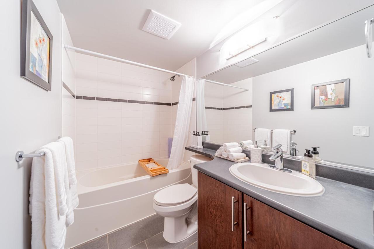 Amazing Views ! Leather Furniture ! Cozy Condo! Vancouver Exterior photo