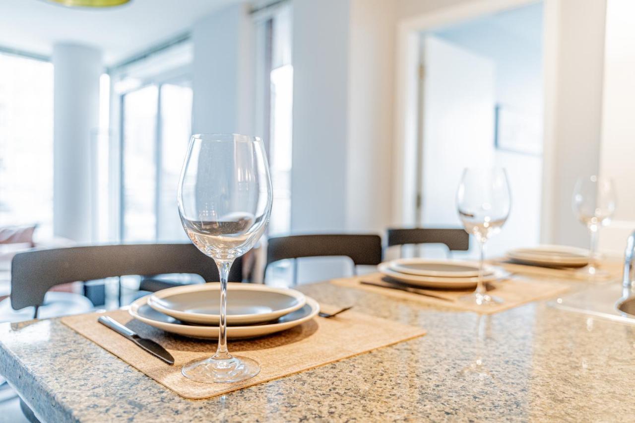 Amazing Views ! Leather Furniture ! Cozy Condo! Vancouver Exterior photo