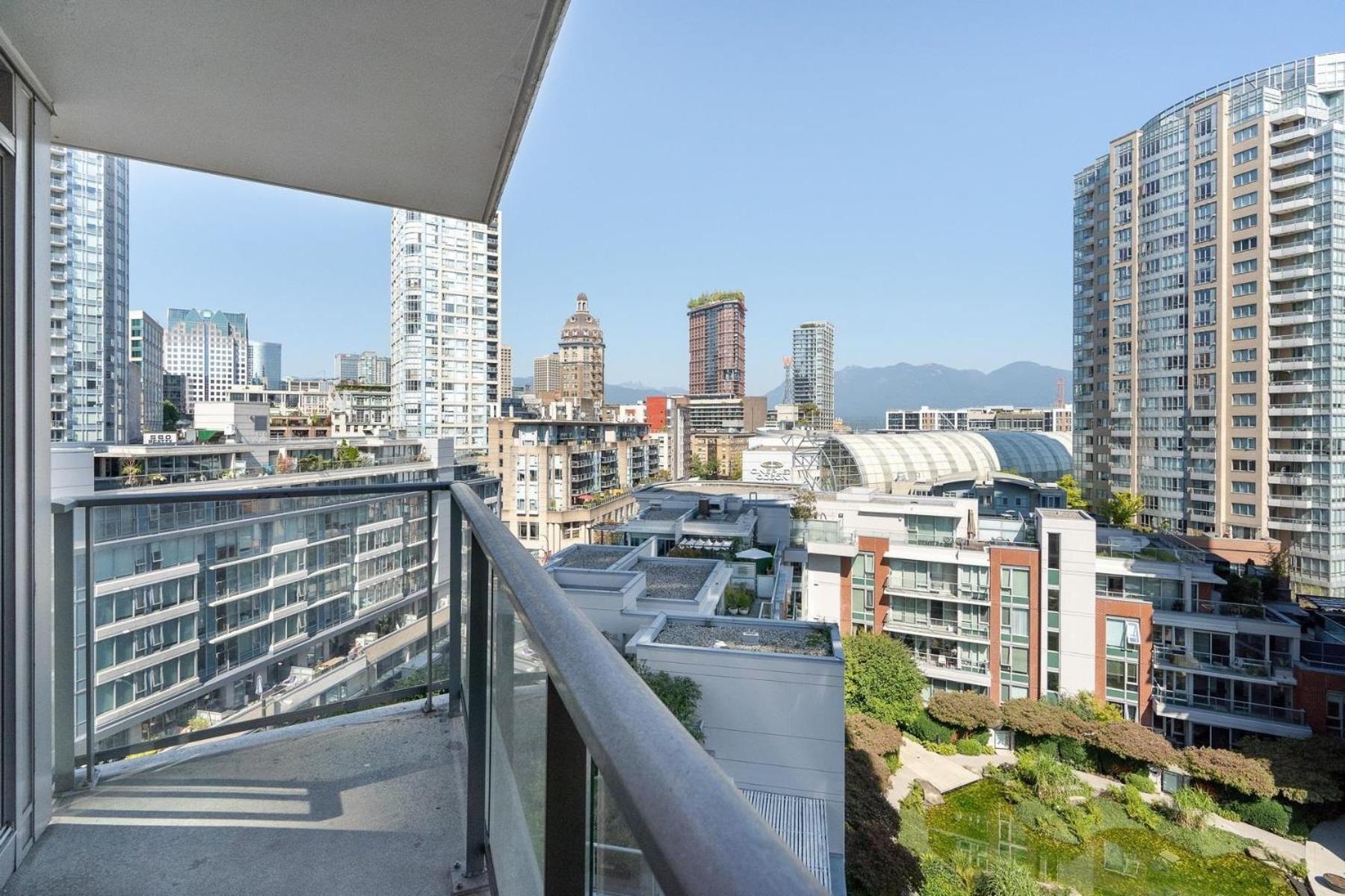 Amazing Views ! Leather Furniture ! Cozy Condo! Vancouver Exterior photo